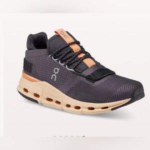 On Running Athletic Shoes in eclipse/Savannah